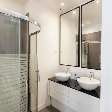 Center Of 100m2 Bright 칸느