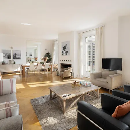 Center Of 100m2 Bright Apartment *