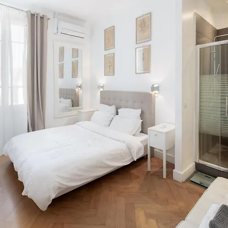Center Of 100m2 Bright Apartment Cannes